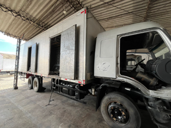 Caminhão FORD CARGO 2429 E, Ano 2013